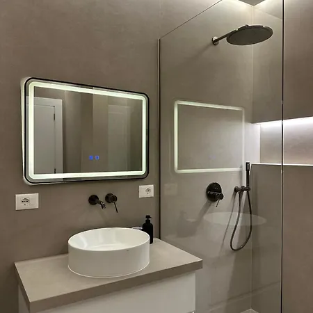 Bright & Modern Family Flat Тирана