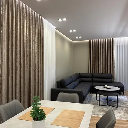 Bright & Modern Family Flat