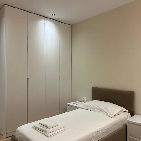 Bright & Modern Family Flat Апартаменты *