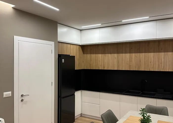 Bright & Modern Family Flat *